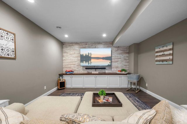6023 158th Street W, Apple Valley, MN 55124