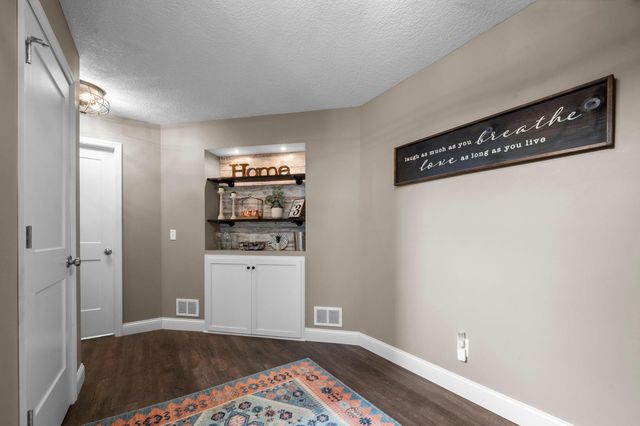 6023 158th Street W, Apple Valley, MN 55124