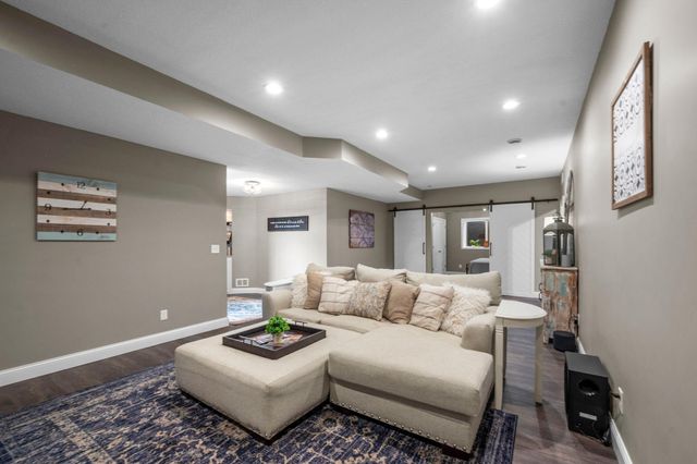 6023 158th Street W, Apple Valley, MN 55124