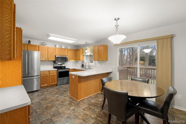 410 Bent Oak Street, Fenton, MI 48430