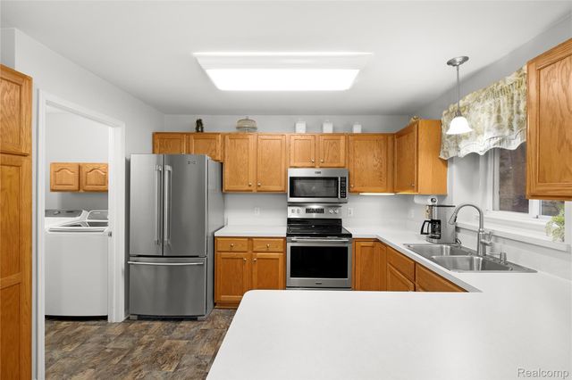 410 Bent Oak Street, Fenton, MI 48430