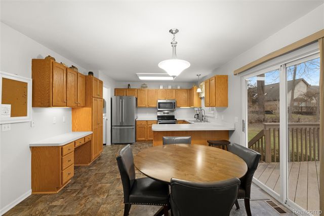 410 Bent Oak Street, Fenton, MI 48430