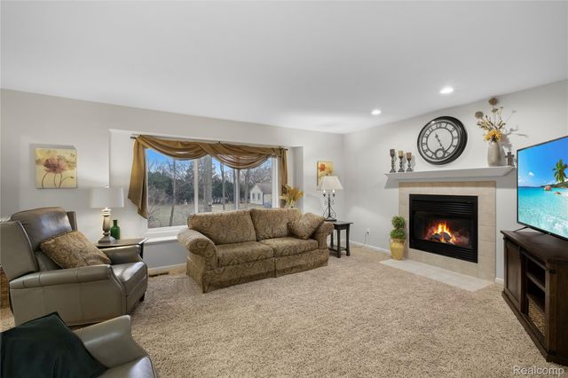 410 Bent Oak Street, Fenton, MI 48430