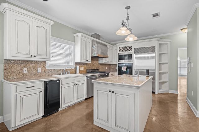 131 Shadow Lake, Hattiesburg, MS 39402