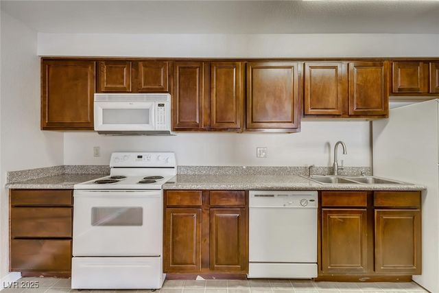 5224 River Glen Drive 446, Las Vegas, NV 89103