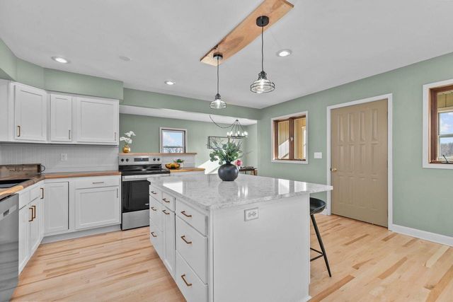 5429 BRODERICK ROAD, Omro, WI 54963