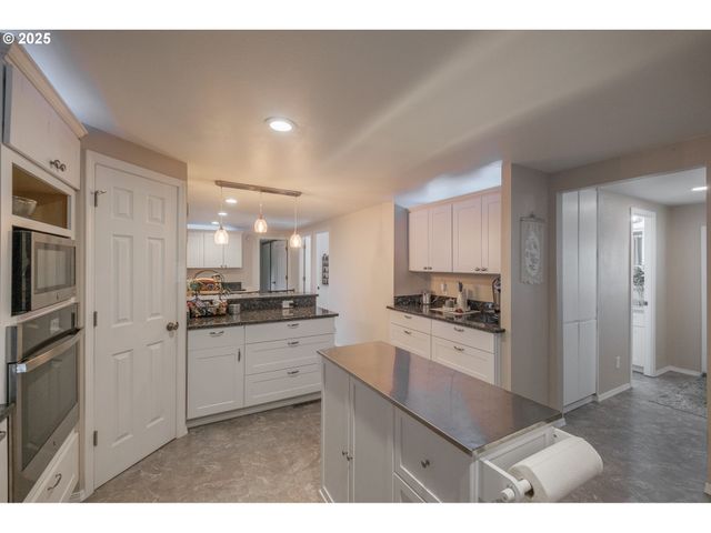 5050 COLUMBUS St Se 35, Albany, OR 97322