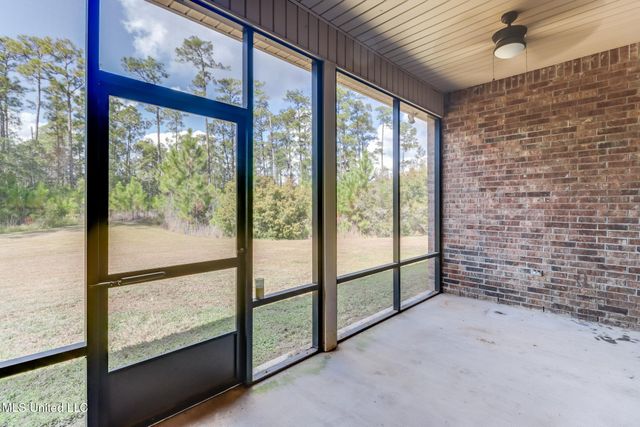 11816 Smokey Court, Ocean Springs, MS 39564