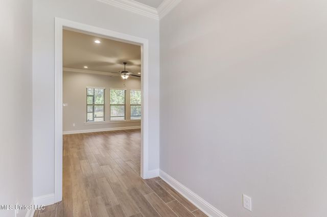 11816 Smokey Court, Ocean Springs, MS 39564