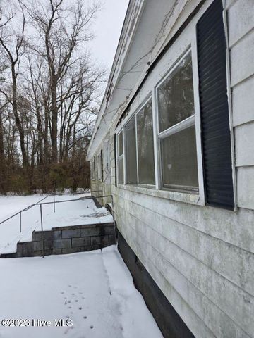 101 Esterville Road, Elizabethtown, NC 28337