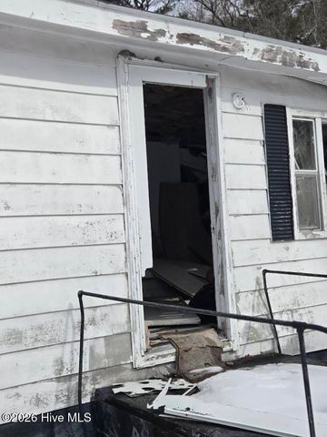 101 Esterville Road, Elizabethtown, NC 28337