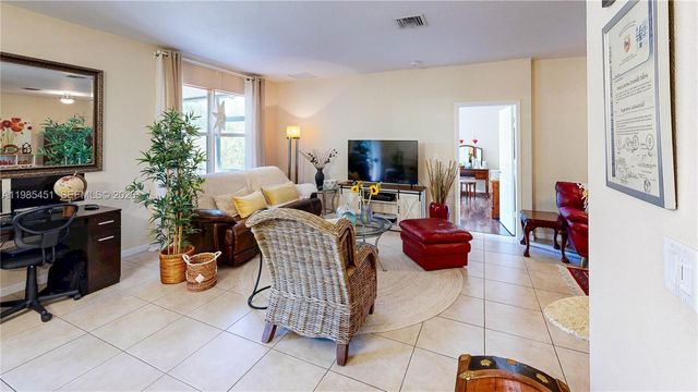 3090 SE 7th Ct, Homestead, FL 33033