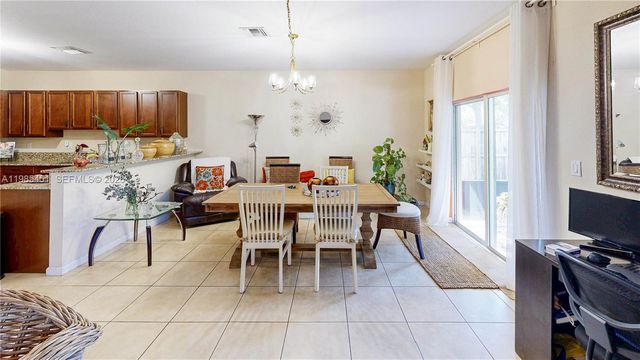 3090 SE 7th Ct, Homestead, FL 33033