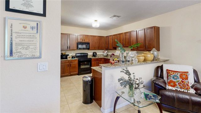 3090 SE 7th Ct, Homestead, FL 33033