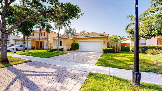 3090 SE 7th Ct, Homestead, FL 33033