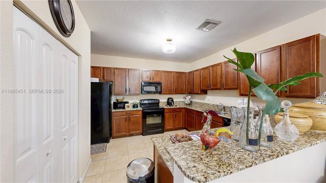 3090 SE 7th Ct, Homestead, FL 33033