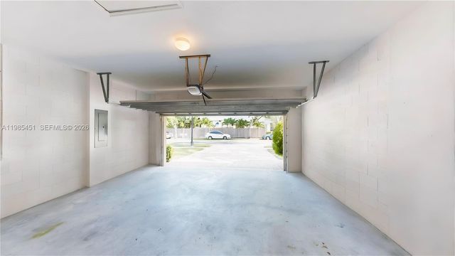 3090 SE 7th Ct, Homestead, FL 33033