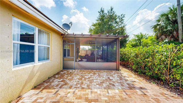3090 SE 7th Ct, Homestead, FL 33033