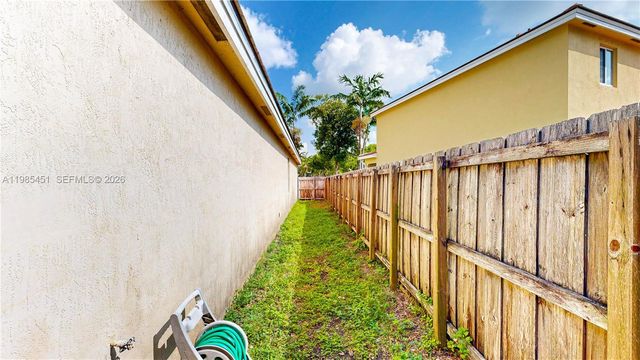 3090 SE 7th Ct, Homestead, FL 33033