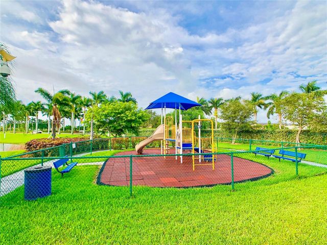 3090 SE 7th Ct, Homestead, FL 33033