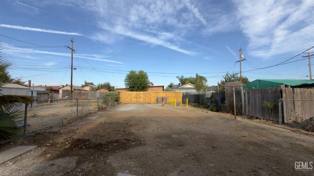 814 Q Street, Bakersfield, CA 93304
