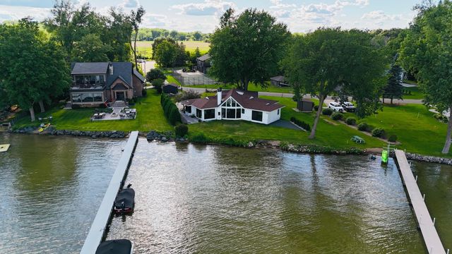 5432 Lake Avenue, Shoreview, MN 55126