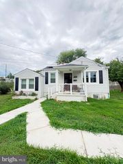 1301 CHAPELWOOD LN, Capitol Heights, MD 20743