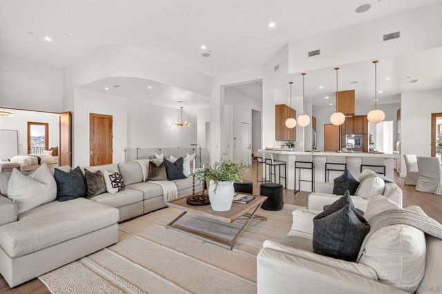 2297 Sunshine Mountain Rd, San Marcos, CA 92069