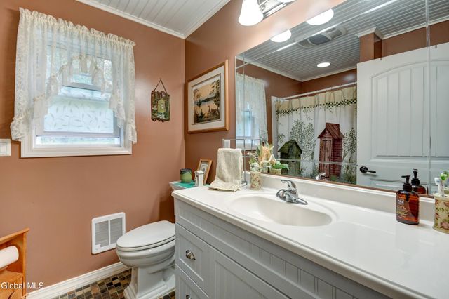 563 Old Sharon Road, Canajoharie, NY 13317