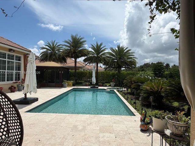 5703 N Sterling Ranch Dr, Davie, FL 33314