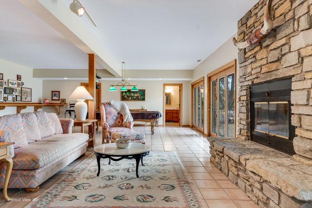 38W710 Bonnie Court, St. Charles, IL 60175