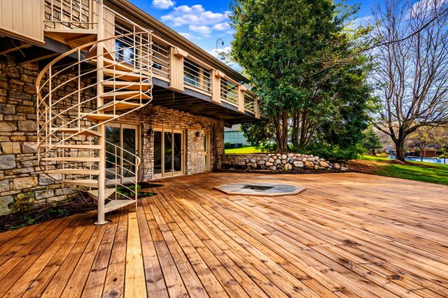 38W710 Bonnie Court, St. Charles, IL 60175