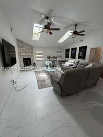 209 42nd St., Cape Coral, FL 33914