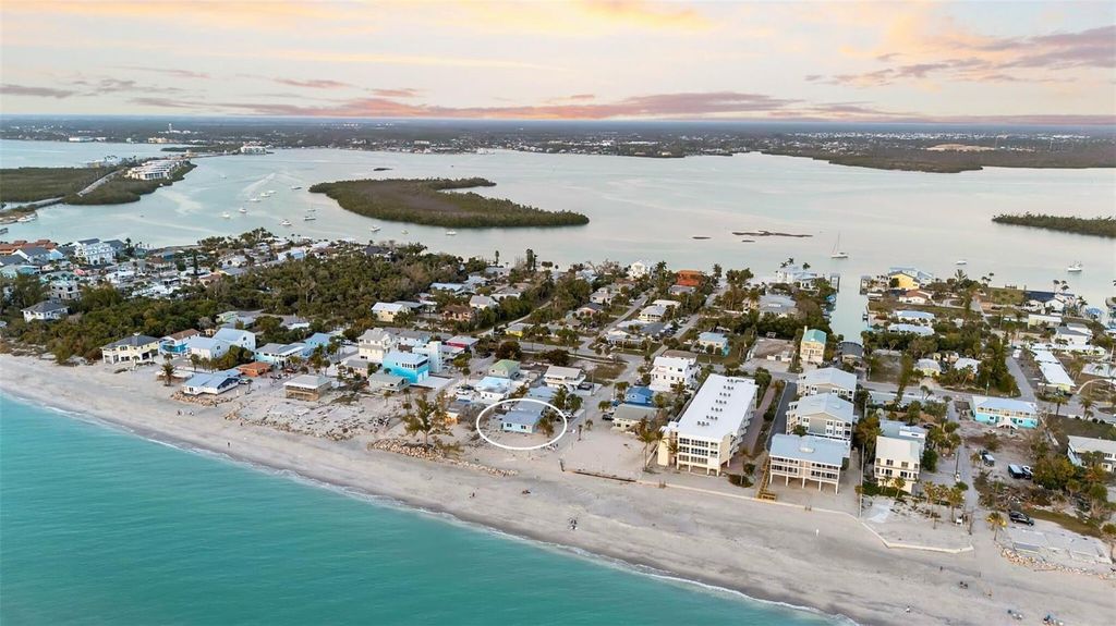 Image 2 of property listing at 40 SAND DOLLAR LANE, Englewood, FL 34223