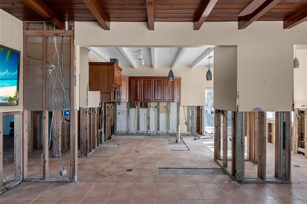 Image 11 of property listing at 40 SAND DOLLAR LANE, Englewood, FL 34223