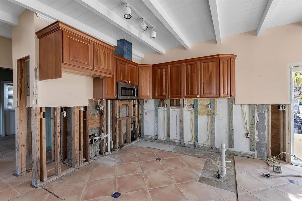 Image 13 of property listing at 40 SAND DOLLAR LANE, Englewood, FL 34223