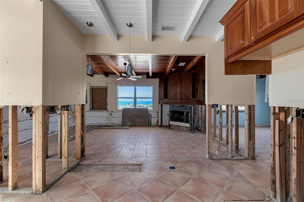 Image 14 of property listing at 40 SAND DOLLAR LANE, Englewood, FL 34223