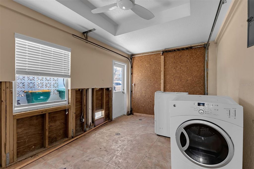 Image 19 of property listing at 40 SAND DOLLAR LANE, Englewood, FL 34223