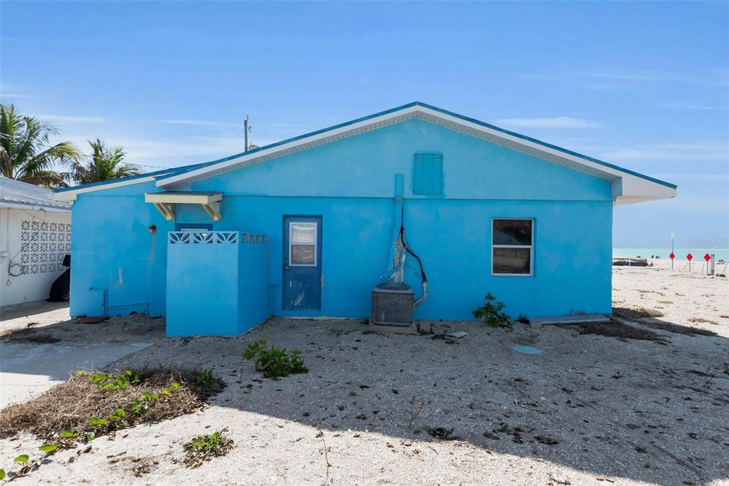 Image 22 of property listing at 40 SAND DOLLAR LANE, Englewood, FL 34223