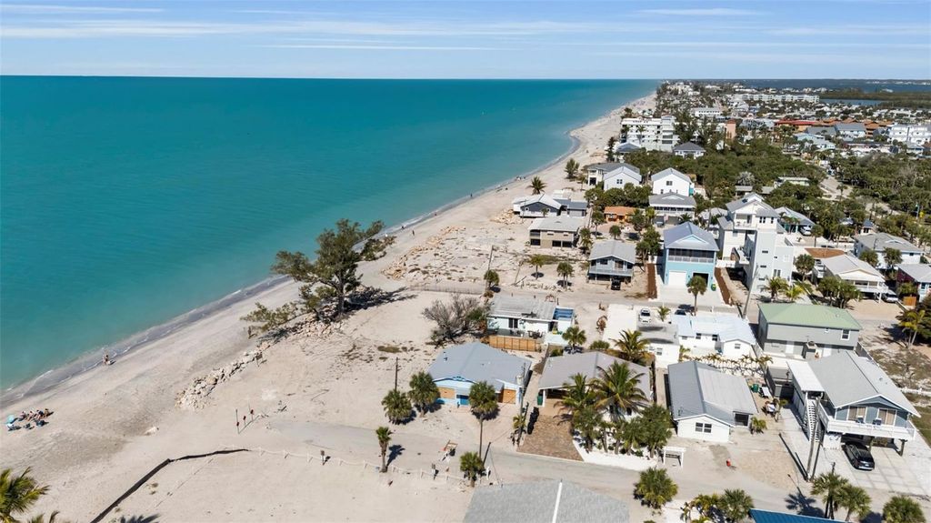 Image 31 of property listing at 40 SAND DOLLAR LANE, Englewood, FL 34223