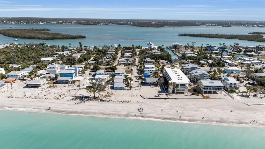 Image 32 of property listing at 40 SAND DOLLAR LANE, Englewood, FL 34223