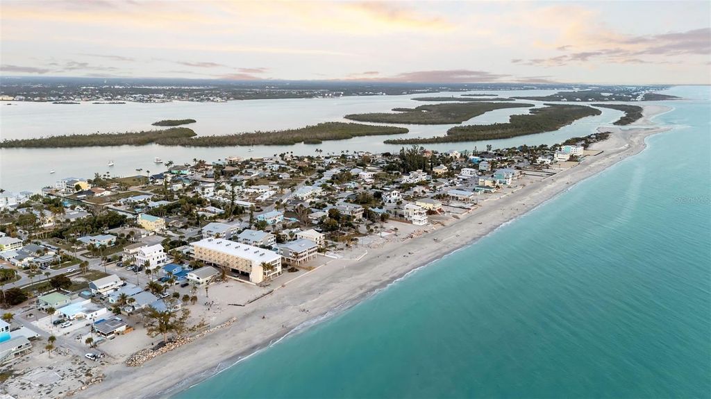 Image 33 of property listing at 40 SAND DOLLAR LANE, Englewood, FL 34223