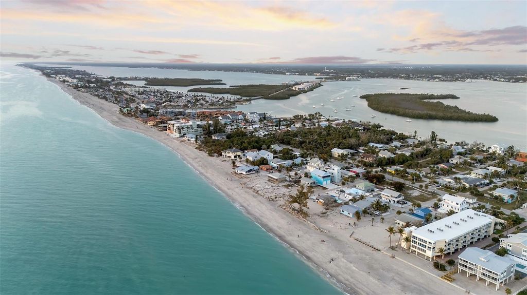 Image 34 of property listing at 40 SAND DOLLAR LANE, Englewood, FL 34223