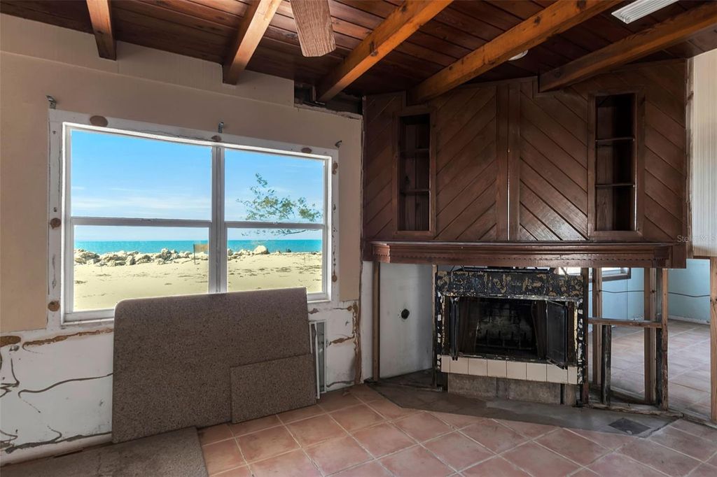 Image 9 of property listing at 40 SAND DOLLAR LANE, Englewood, FL 34223