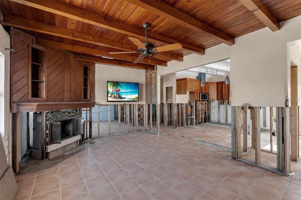 Image 10 of property listing at 40 SAND DOLLAR LANE, Englewood, FL 34223