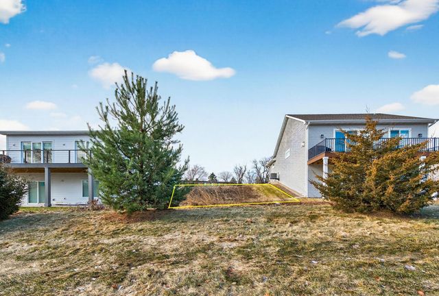 221 McCarrons Place W, Roseville, MN 55113