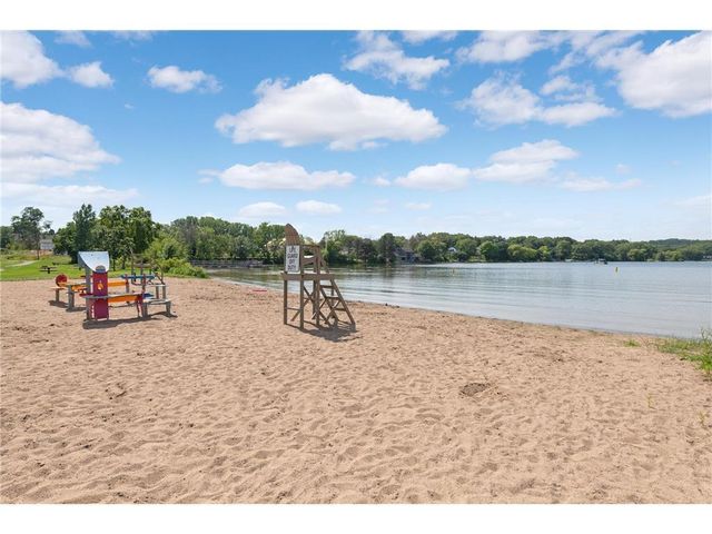 221 McCarrons Place W, Roseville, MN 55113