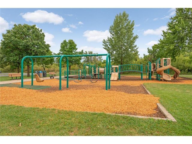 221 McCarrons Place W, Roseville, MN 55113