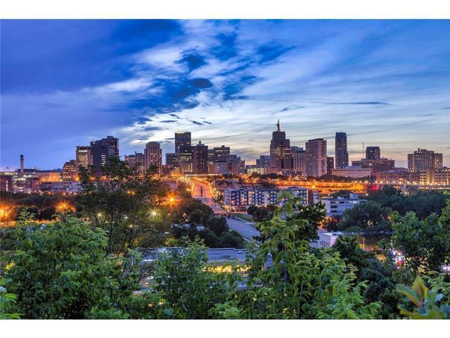 221 McCarrons Place W, Roseville, MN 55113