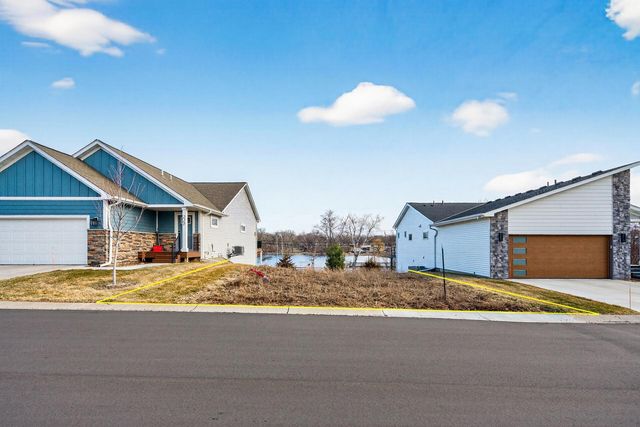 221 McCarrons Place W, Roseville, MN 55113